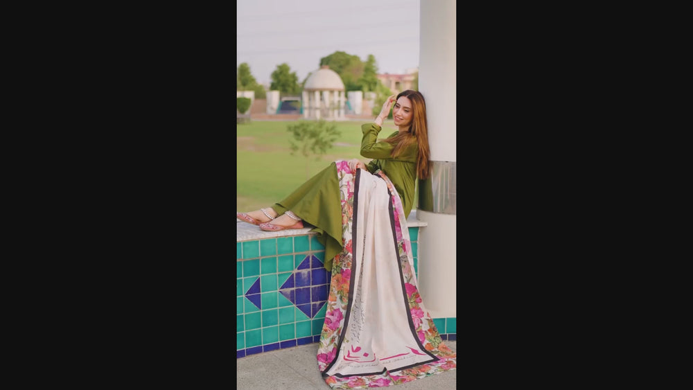 
            
                Load and play video in Gallery viewer, Original TNG KHUSHBOO Silk Calligraphy Digital Print Dupatta - 0223
            
        