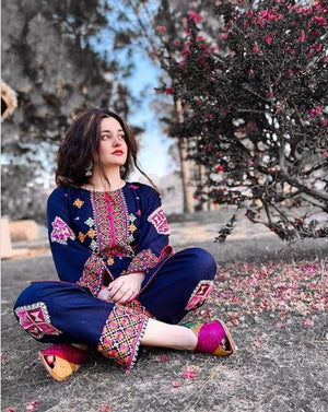 
            
                Load image into Gallery viewer, MariaB Embroidered Lawn 3 pc - 08365
            
        