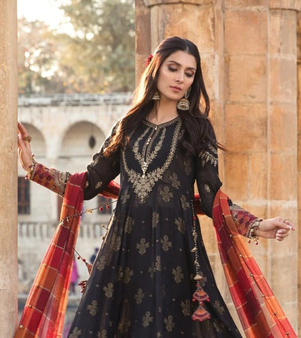 
            
                Load image into Gallery viewer, Maria.B Luxury Lawn 3 pc - 06835
            
        